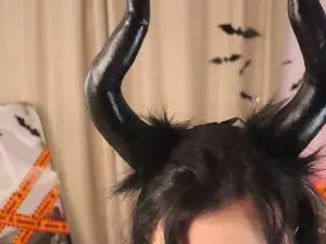 KarenWeaver  live sex cam