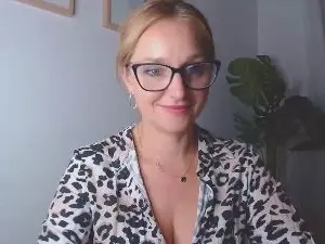 WildALICIA  live sex cam