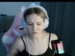 EloisLoncaric  live sex cam