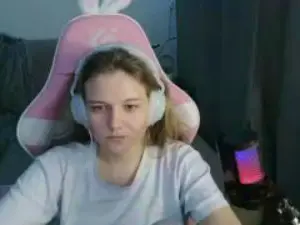 EloisLoncaric  live sex cam