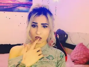 KiraSmith  live sex cam