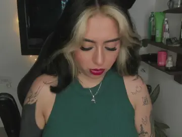 AnnikaVyxen_  live sex cam