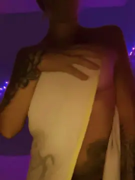 Blond92  live sex cam