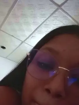 Cristal85  live sex cam