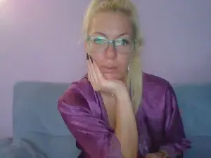 Bellablondye  live sex cam