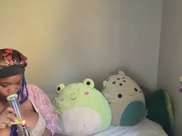 MoTheGreenSnail  live sex cam