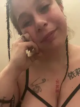 Streetslutblue  live sex cam