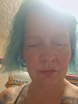 Courtney2hot  live sex cam