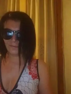 Brunettaspetti1  live sex cam