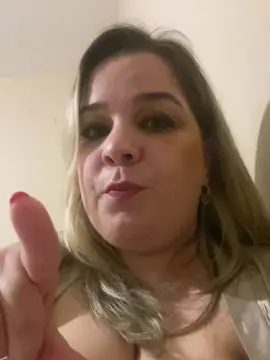Iara_Bionda  live sex cam
