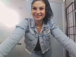 YaraCox  live sex cam