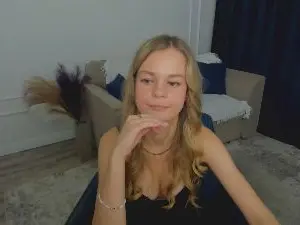 MidnightAura  live sex cam
