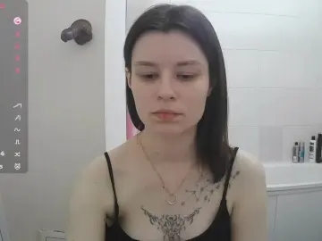 QueenieGriscom  live sex cam