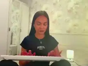 SaundraNeugent  live sex cam