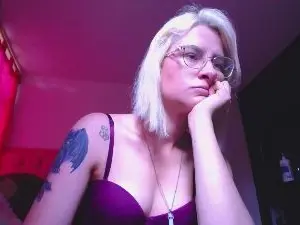 Youlittlestar28  live sex cam