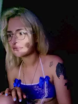 Youlittlestar28  live sex cam