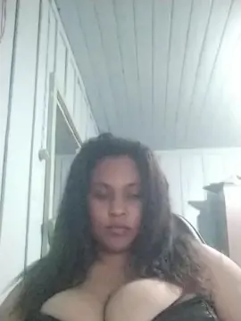 Hotblomm  live sex cam