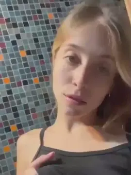 Cryyst  live sex cam