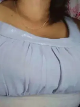 Bella93  live sex cam