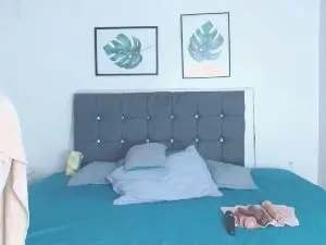 Selena_hotmilf  live sex cam