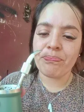 Marilop22  live sex cam