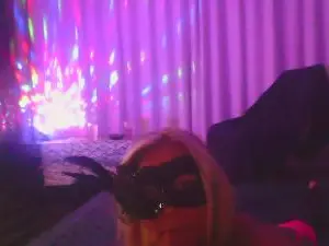 Nikkistarr69  live sex cam