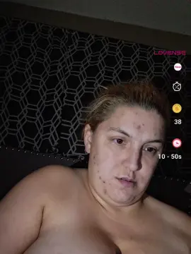 Midnighthugs32  live sex cam