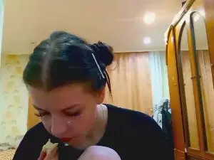 ReynaYau  live sex cam