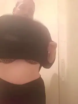Chatonadorable  live sex cam