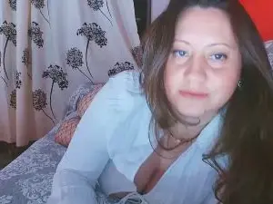 Belllabruna  live sex cam