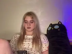 FreedaMisnick  live sex cam