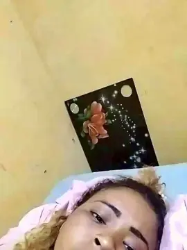 Lorielove  live sex cam