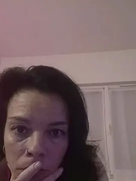Labrunettee  live sex cam