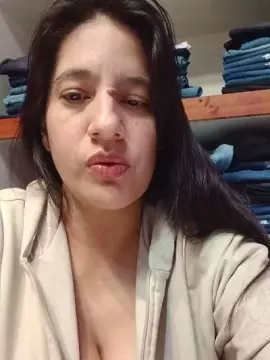 Julietaloovee  live sex cam