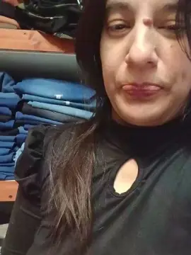 Julietaloovee  live sex cam