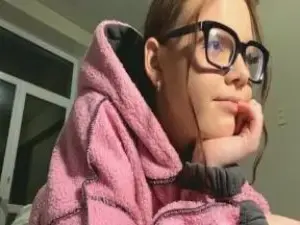 SkyeWardlaw  live sex cam