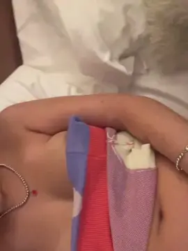 Bloomy2  live sex cam