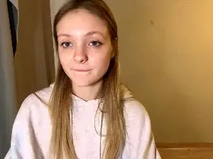 SuziFairbanks  live sex cam