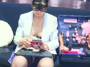 Madame_Luxury  live sex cam