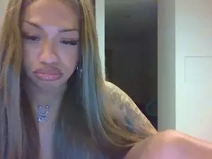 Gatubelaaa  live sex cam