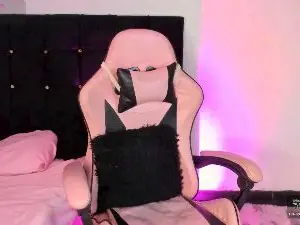 Renatawilsom  live sex cam