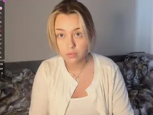 DaisyWingo  live sex cam