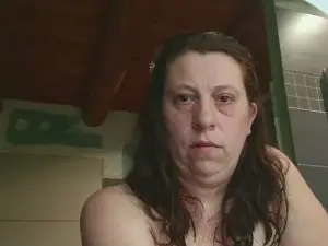 Roussechaudasse  live sex cam