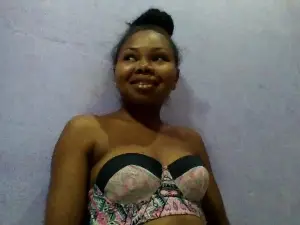 Launah2  live sex cam
