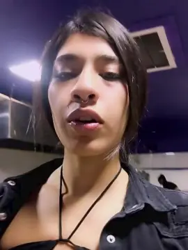 Diva81  live sex cam