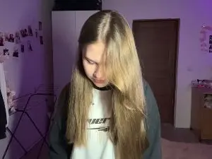VadaKlose  live sex cam
