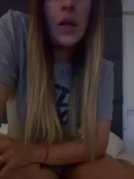 Pupi2517  live sex cam