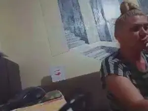 Evelynes  live sex cam