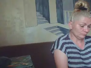 Evelynes  live sex cam