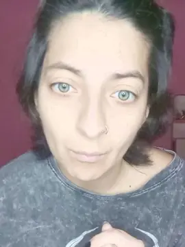 Ojitosverdess  live sex cam